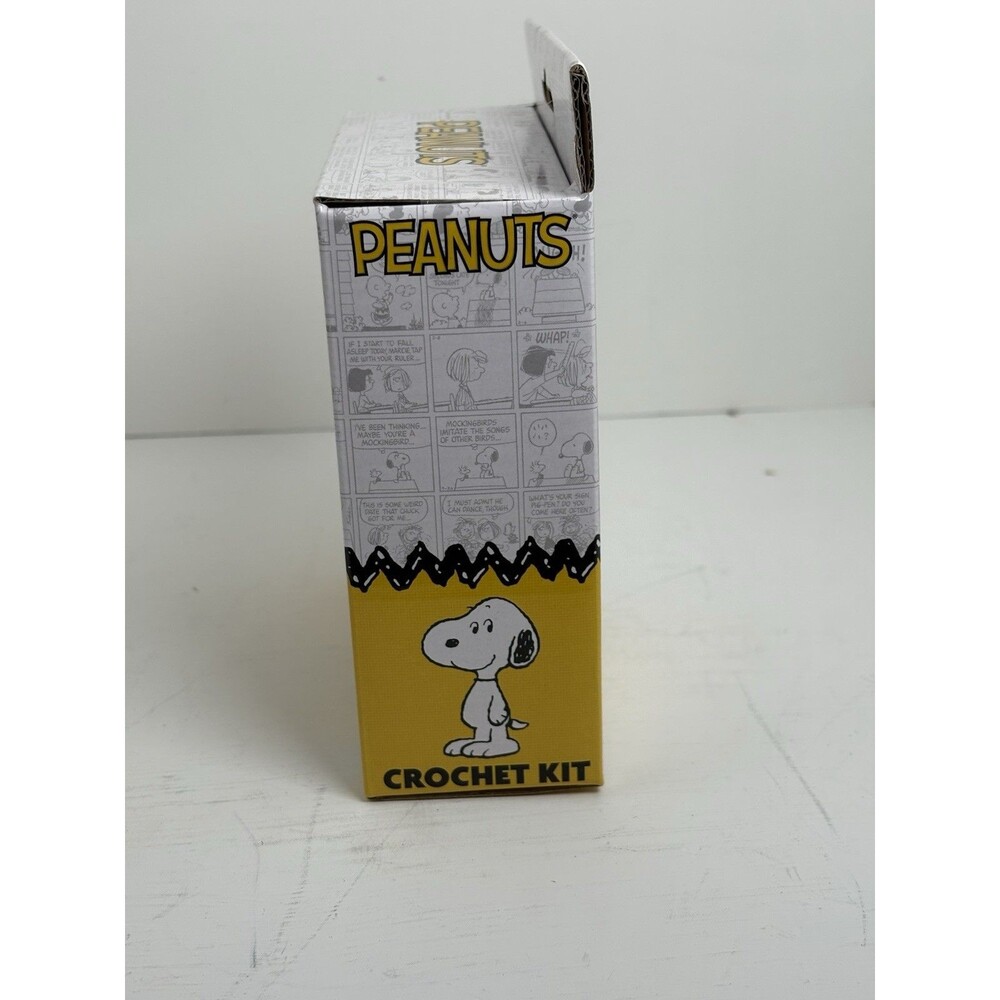 Peanuts Crochet Kit Snoopy - Picture 3 of 5